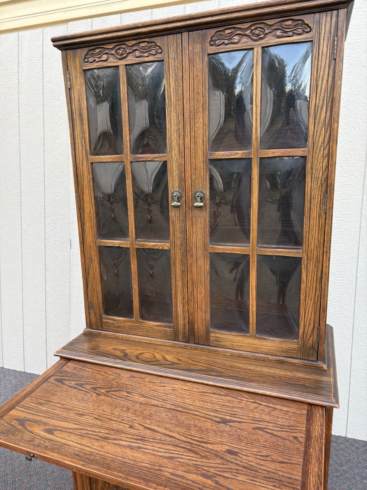 67133 FEUDAL Oak 2 Piece China Cabinet  Convex Glass in Doors