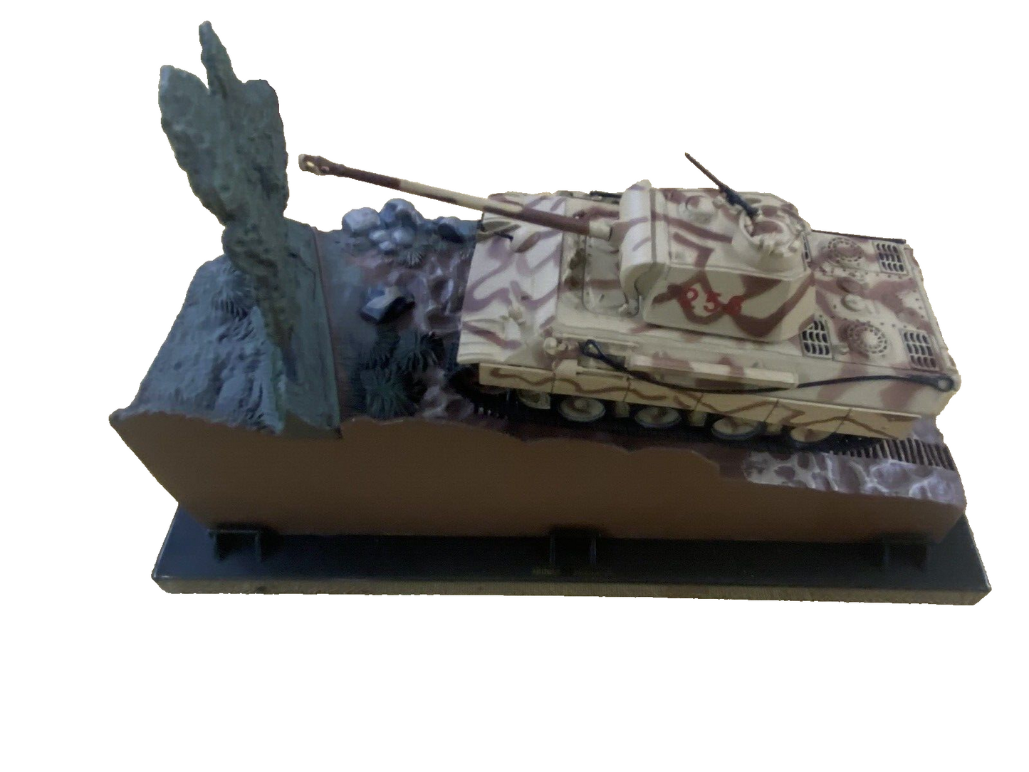 ES 49 :     2 Matchbox  FOREST CROSSING PANTHER  AND TYPE A  Military Tanks