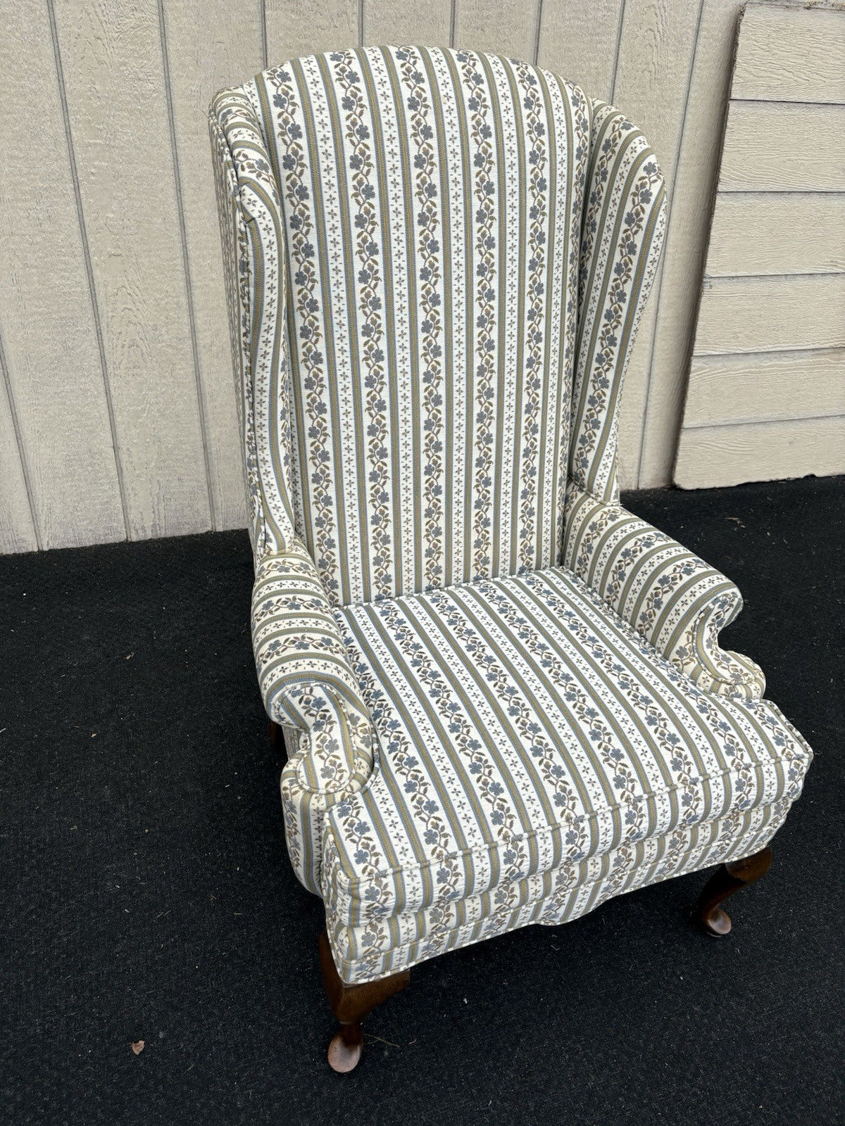 66674   Pair ETHAN ALLEN Traditional Classics Queen Anne Wing Chairs