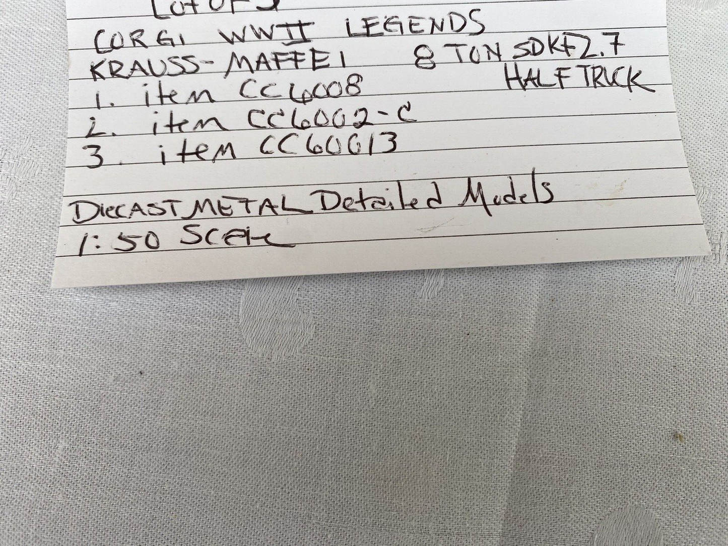 ES 64 :      2 Military Tanks in Showcases