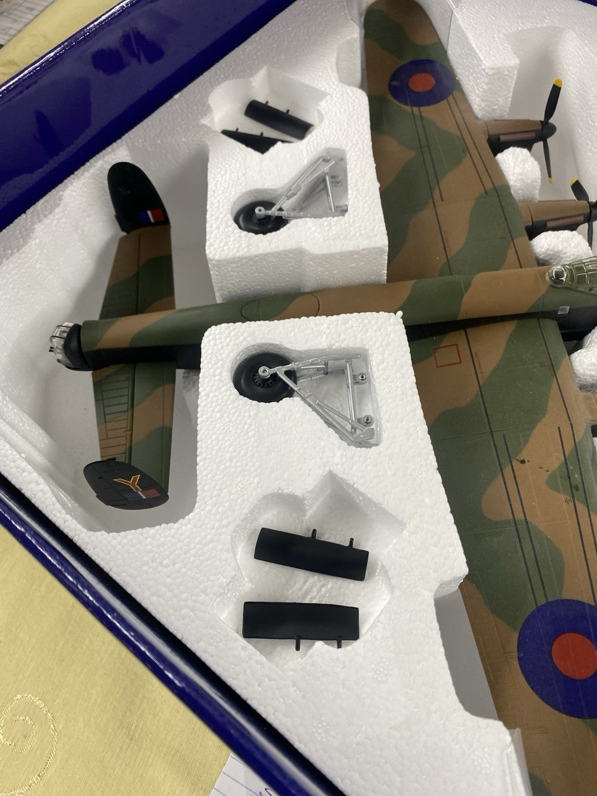 ES 210:   Diecast Airplane Plane AA32618