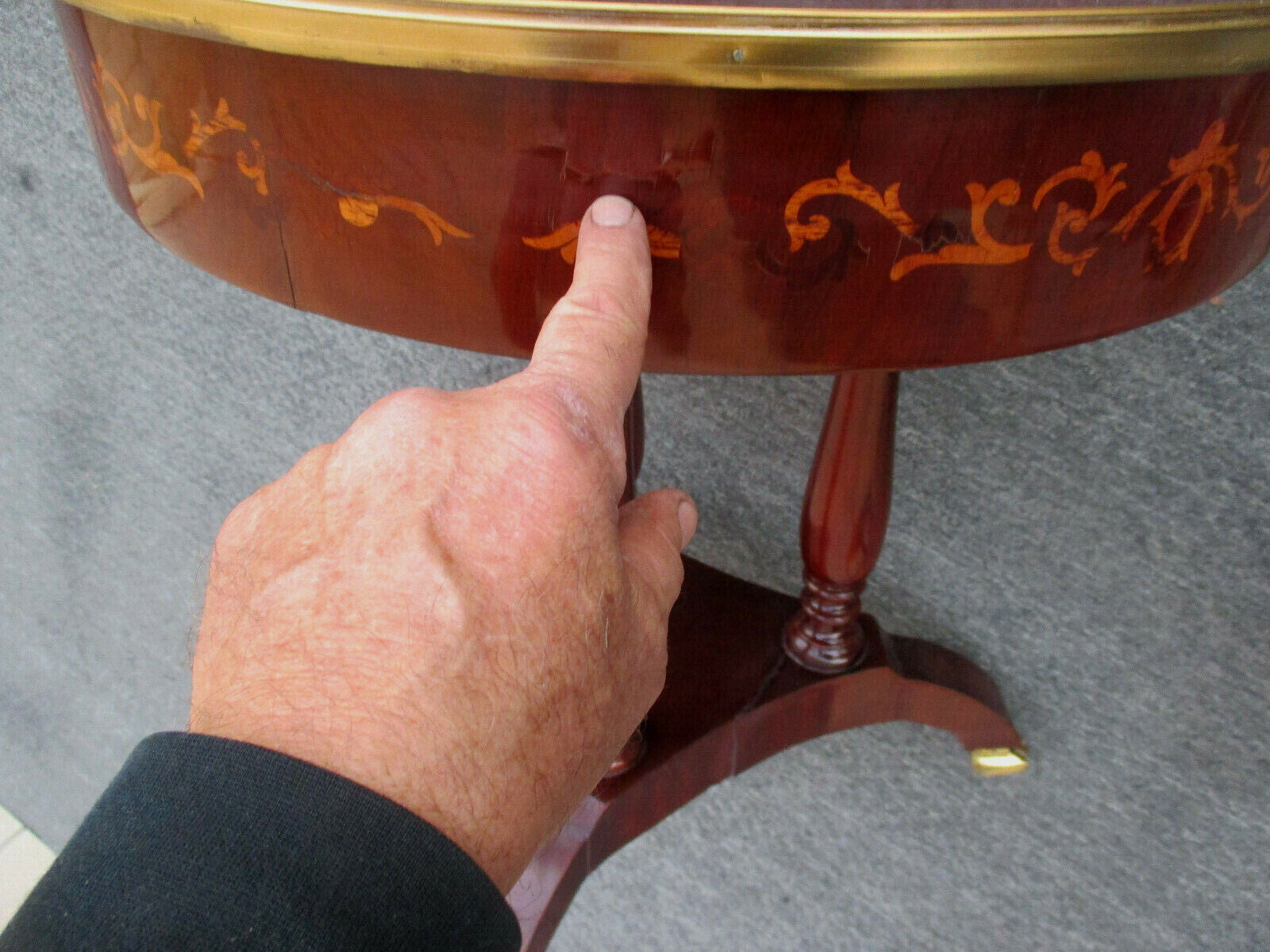 62616 Neoclassical Inlaid and Bronze Lamp Table Stand