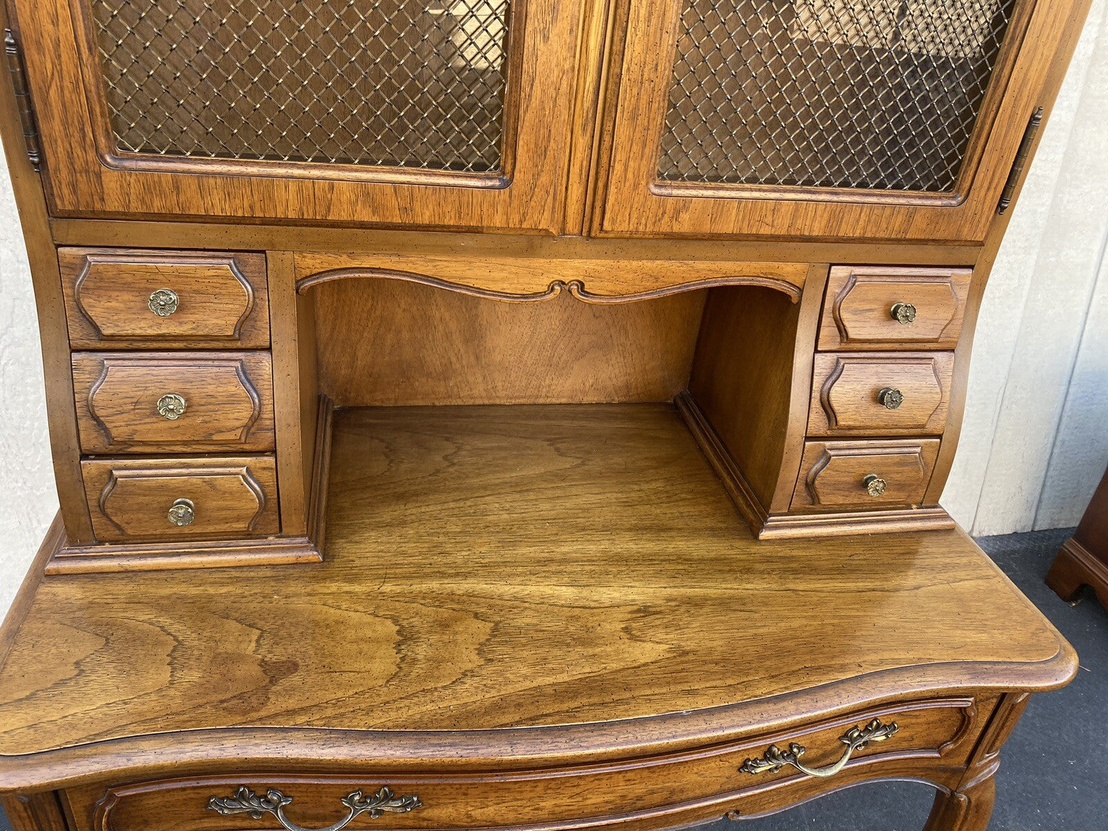 66017   THOMASVILLE Oak French Country W/ Bookcase Top