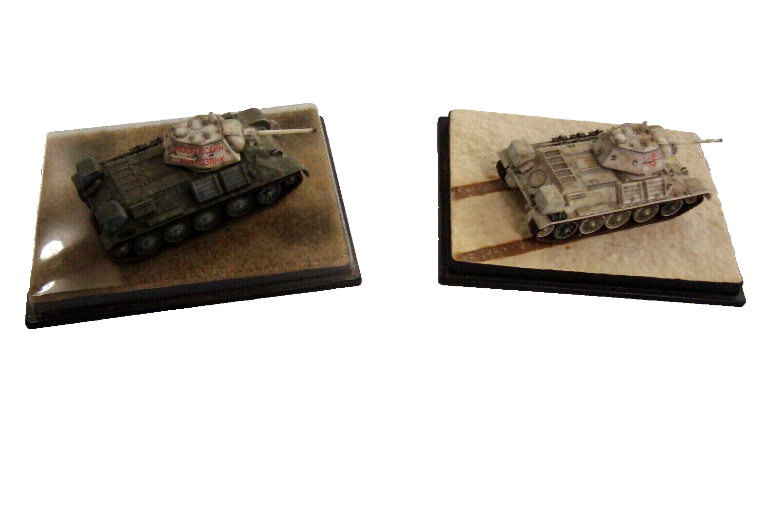 ES35: Pair of Dragon Armor Model WWII Collectibles Military Tanks w/display Base