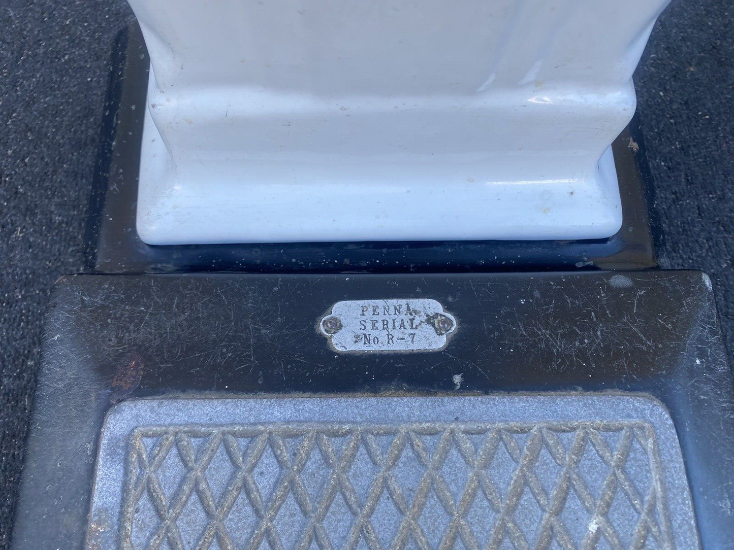 65067 Antique Floor Model COIN OPERATED  ROCKOLA MFG CO Scale