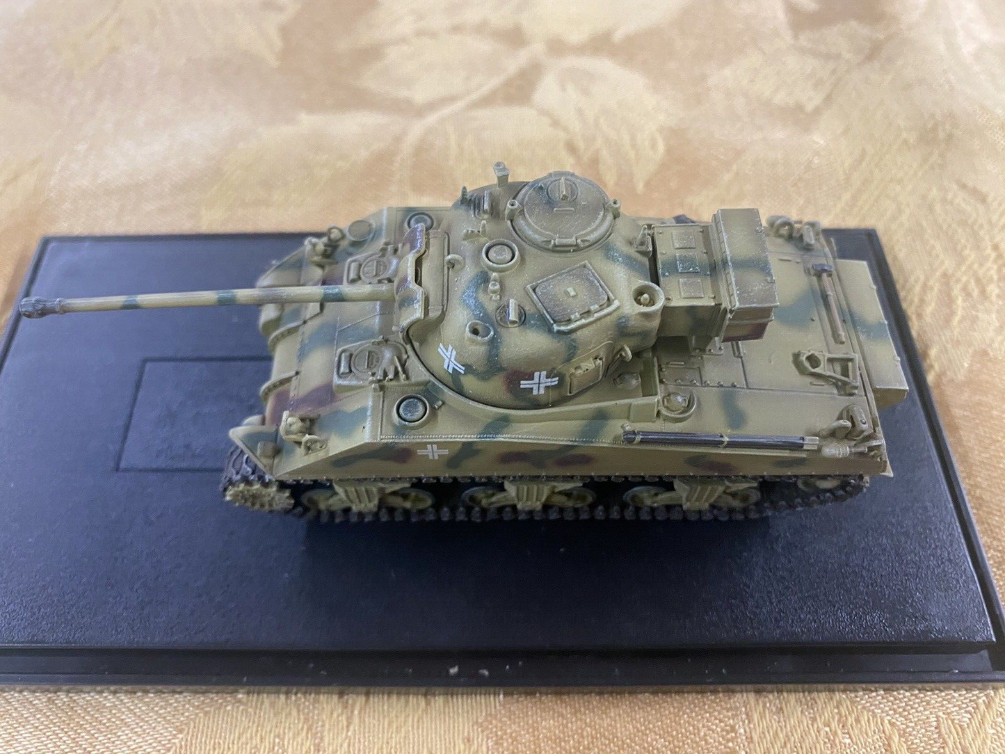 ES 41:   3 Tanks In Showcase s   Showcase size 6" x 3" x 2 1/2"H