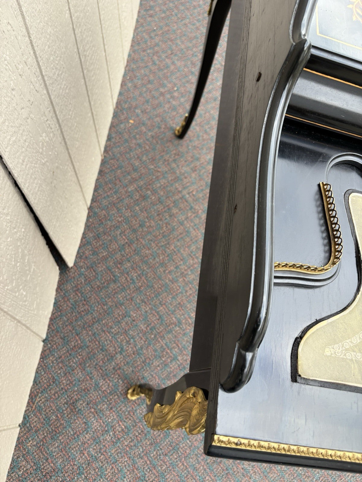 67143 Louis XV Desk with Bronze Ormalu