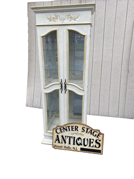 65352   Decorator Curio Cabinet HEKMAN French Regency  ???