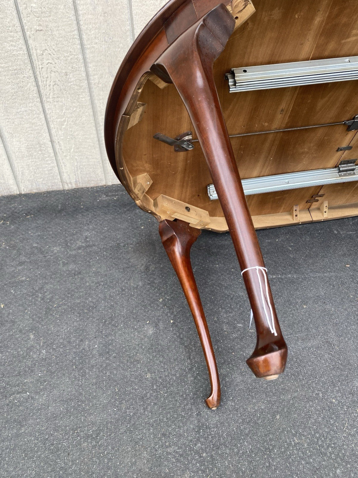 66514 Mahogany Queen Anne Oval Dining Table with NO leafs