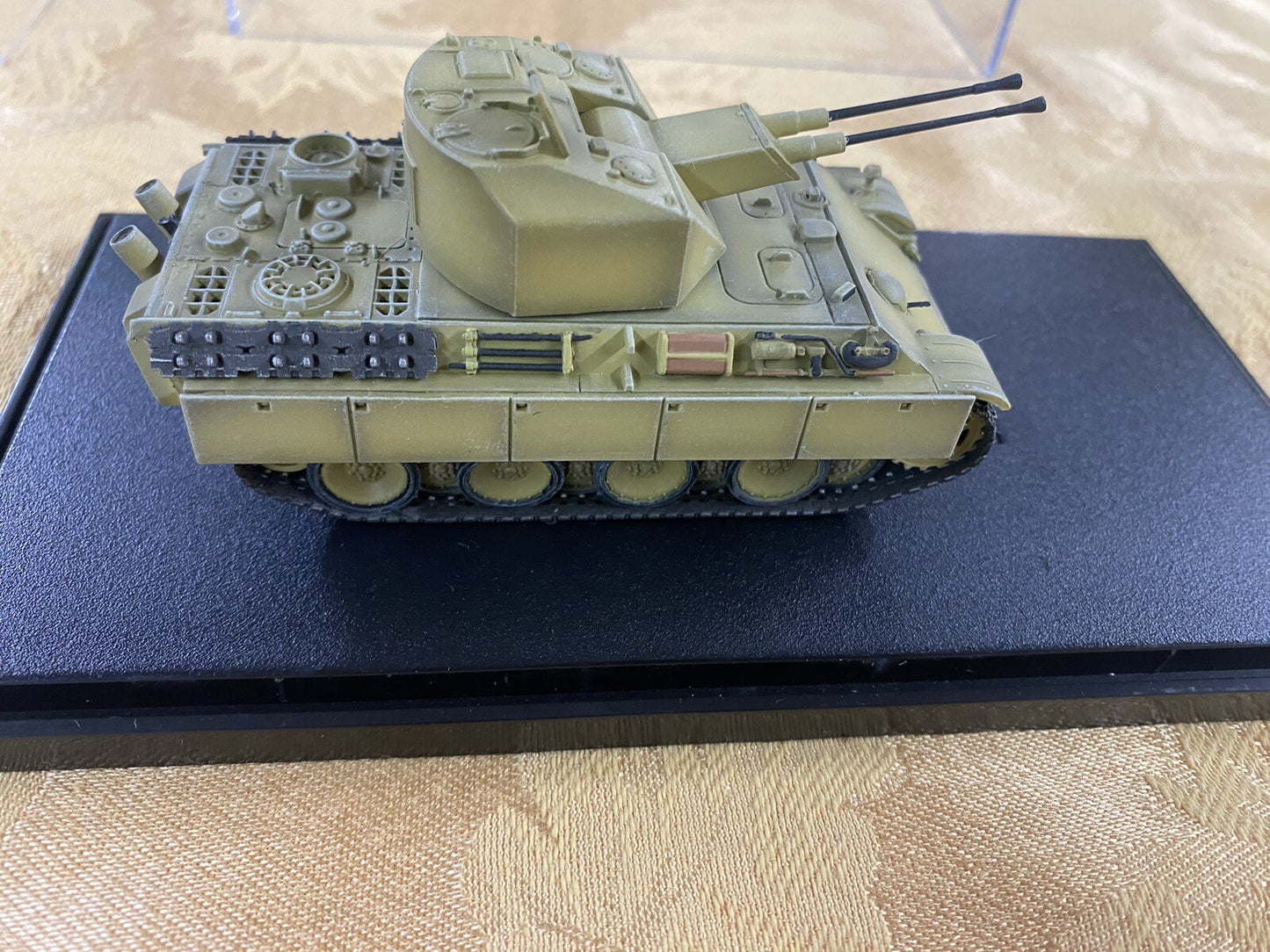 ES 1:   2 Dragon Armor Military Tanks in Case Western Front 1945