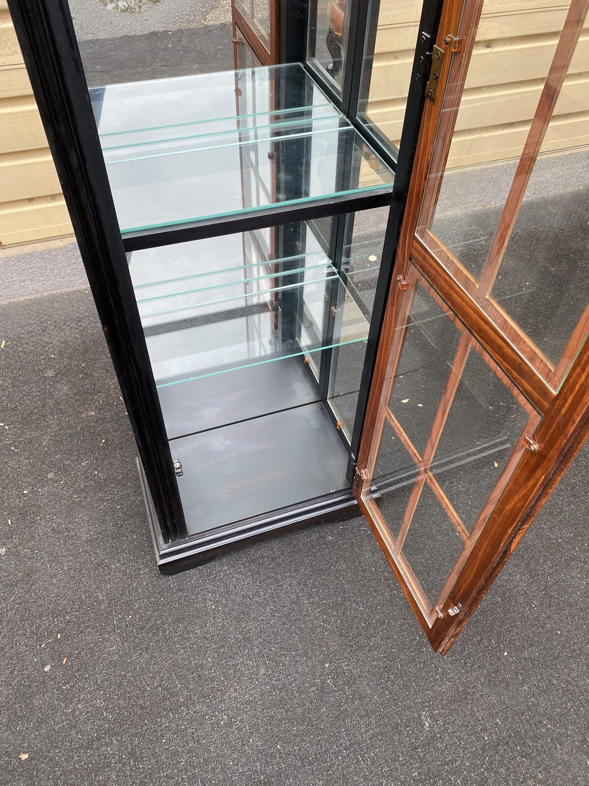 65788  Modern PULASKI Furniture Curio Cabinet Display Case