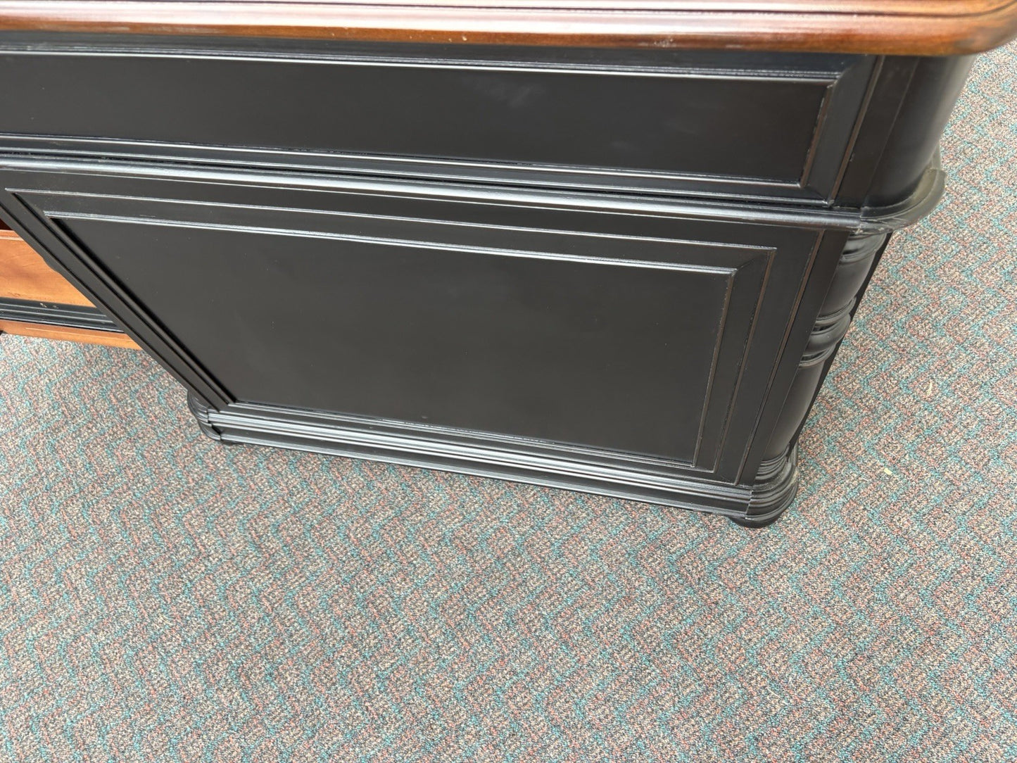 67108 Modern Riverside Furniture Ebony Executive Desk