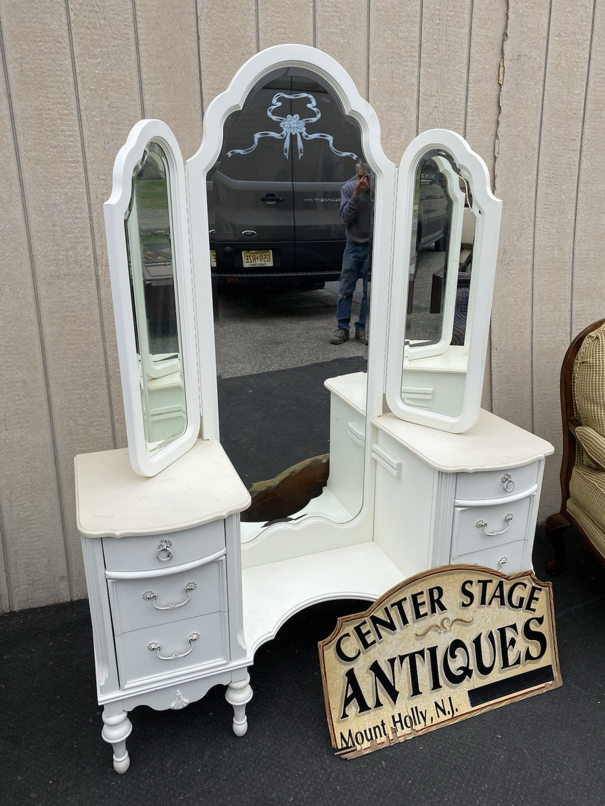 66535 Lexington Furniture Vanity Desk with Etched Glass Tri-Fold Mirror
