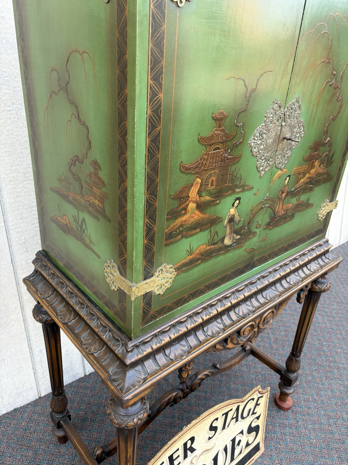 66912  Oriental Liquor Cabinet Bar Storage China Cabinet