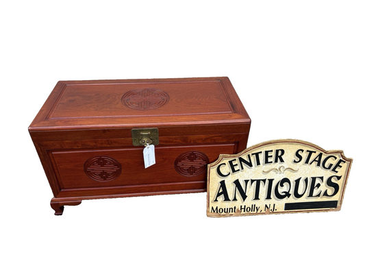 67075 Mahogany Oriental Blanket Chest With Sliding Tray