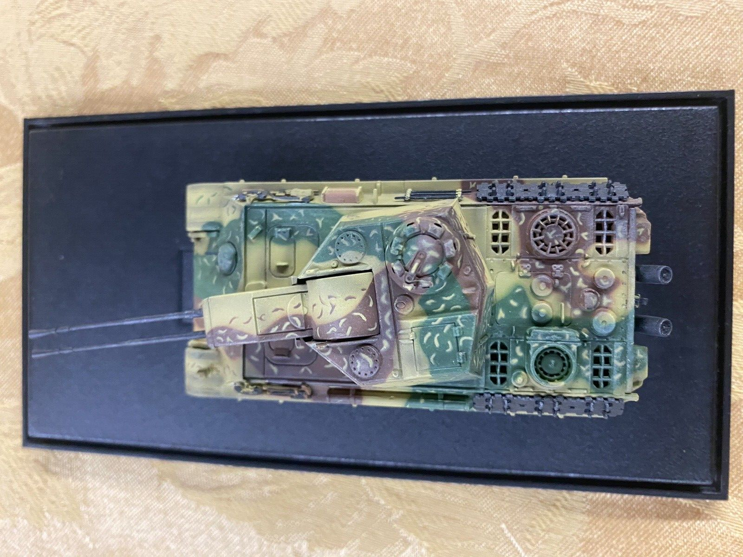 ES 1:   2 Dragon Armor Military Tanks in Case Western Front 1945