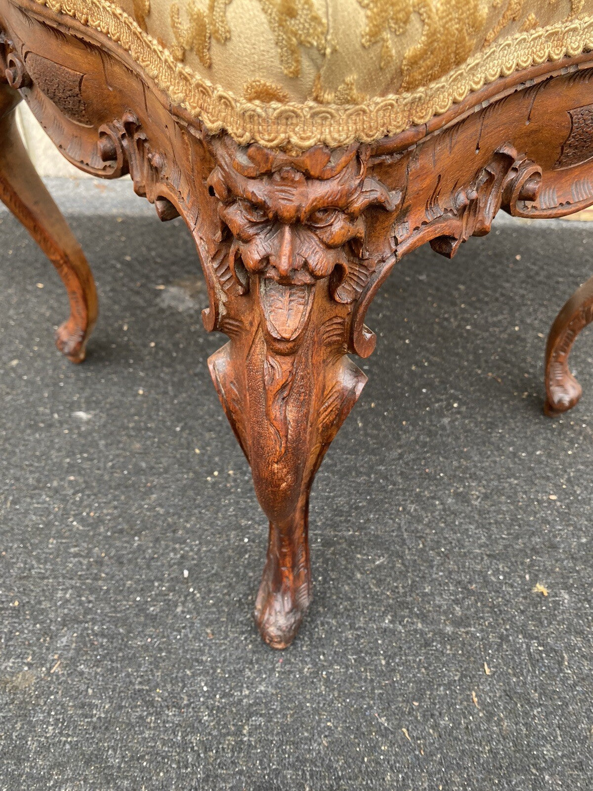 66207   Fancy Hand Carved Mahogany Corner Chair Northwind Lion   Faces VERY RARE