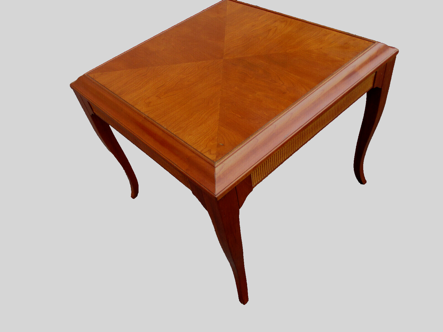 63533  ETHAN Allen Mahogany Lamp Table Stand