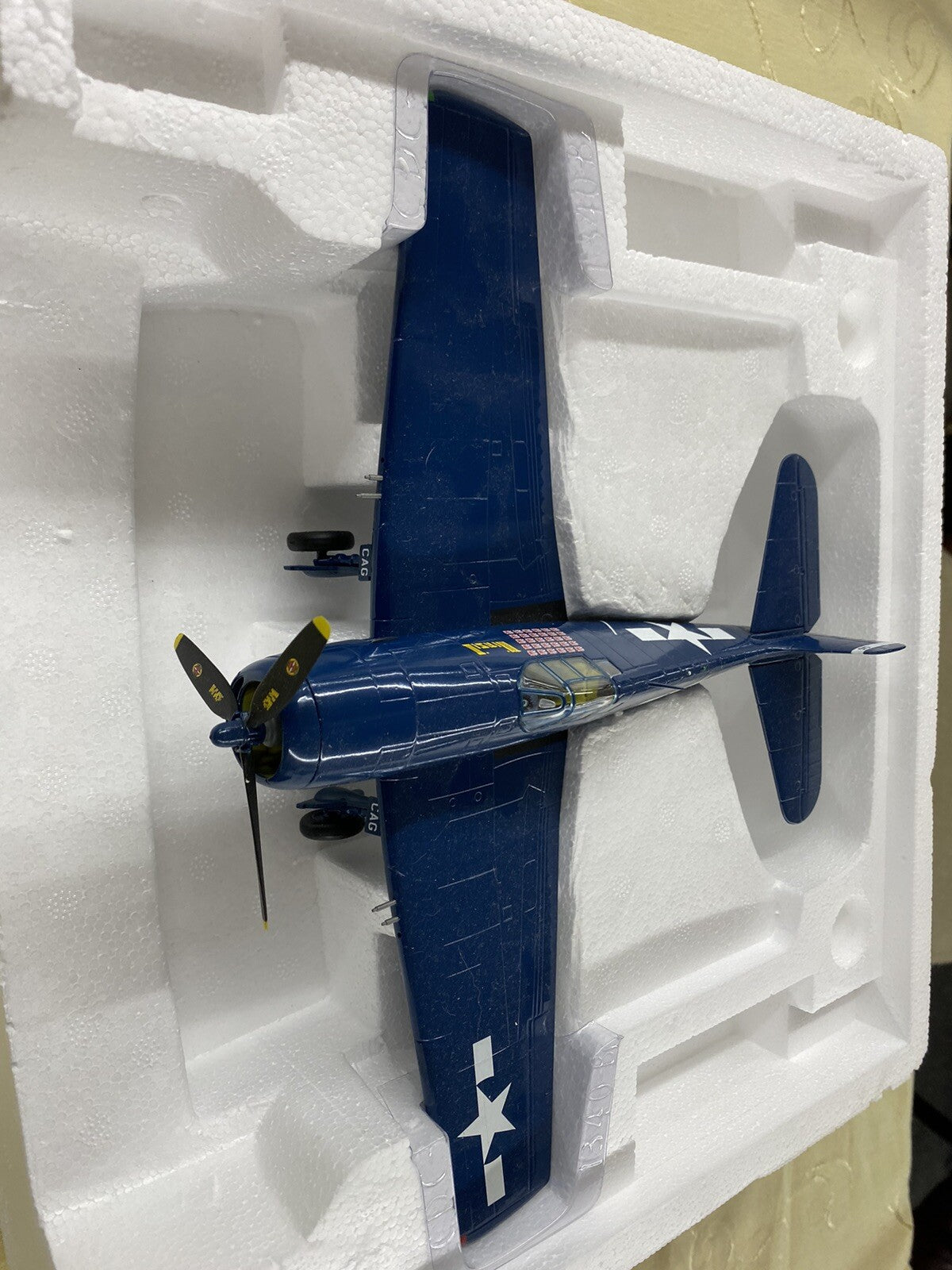 ES 309:  DIECAST ARMOURS Colllection F M 98174 U S NAVY WW II ACE F4F5 Hell CAT