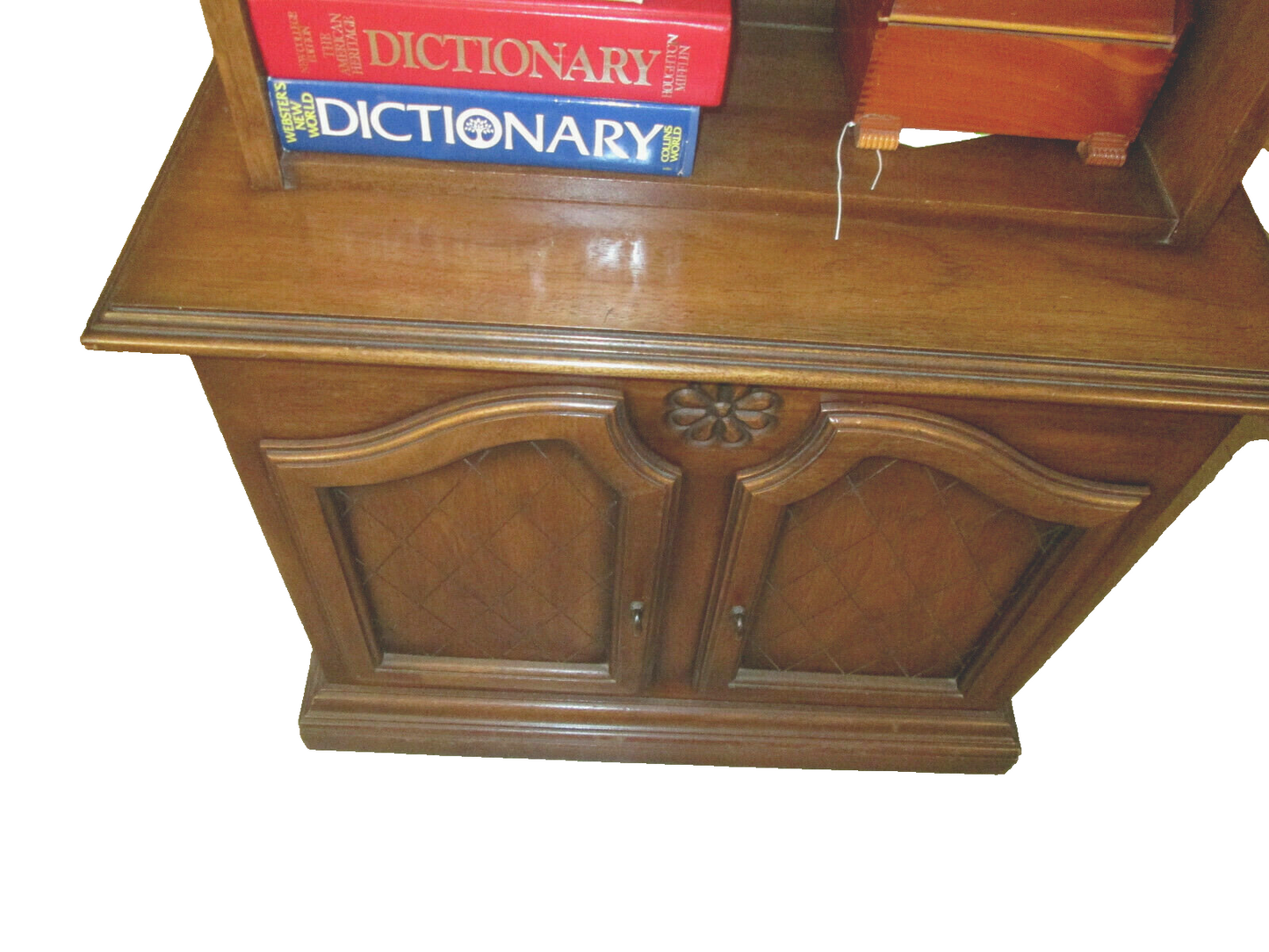 46502: MAHOGANY CURIO CABINET WITH BOOKCASE TOP