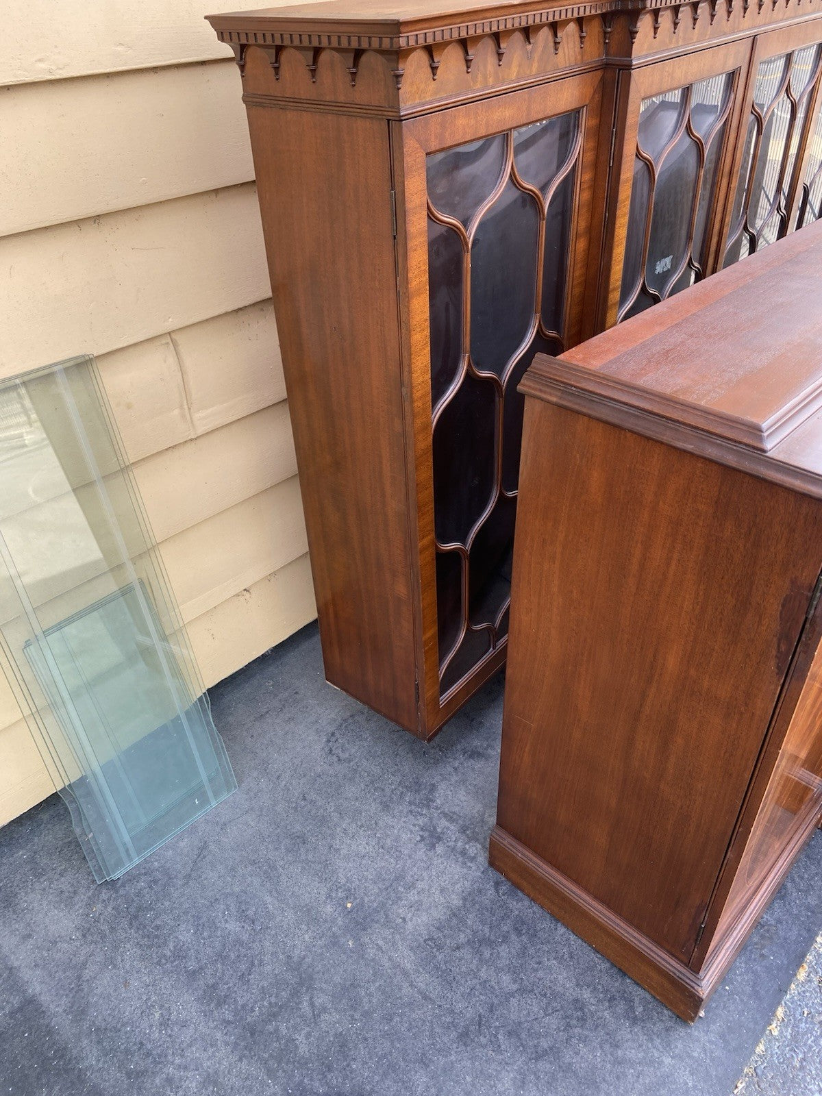 66586   QUALITY Inlaid Sacks MARLBORO MANOR  Breakfront China Cabinet