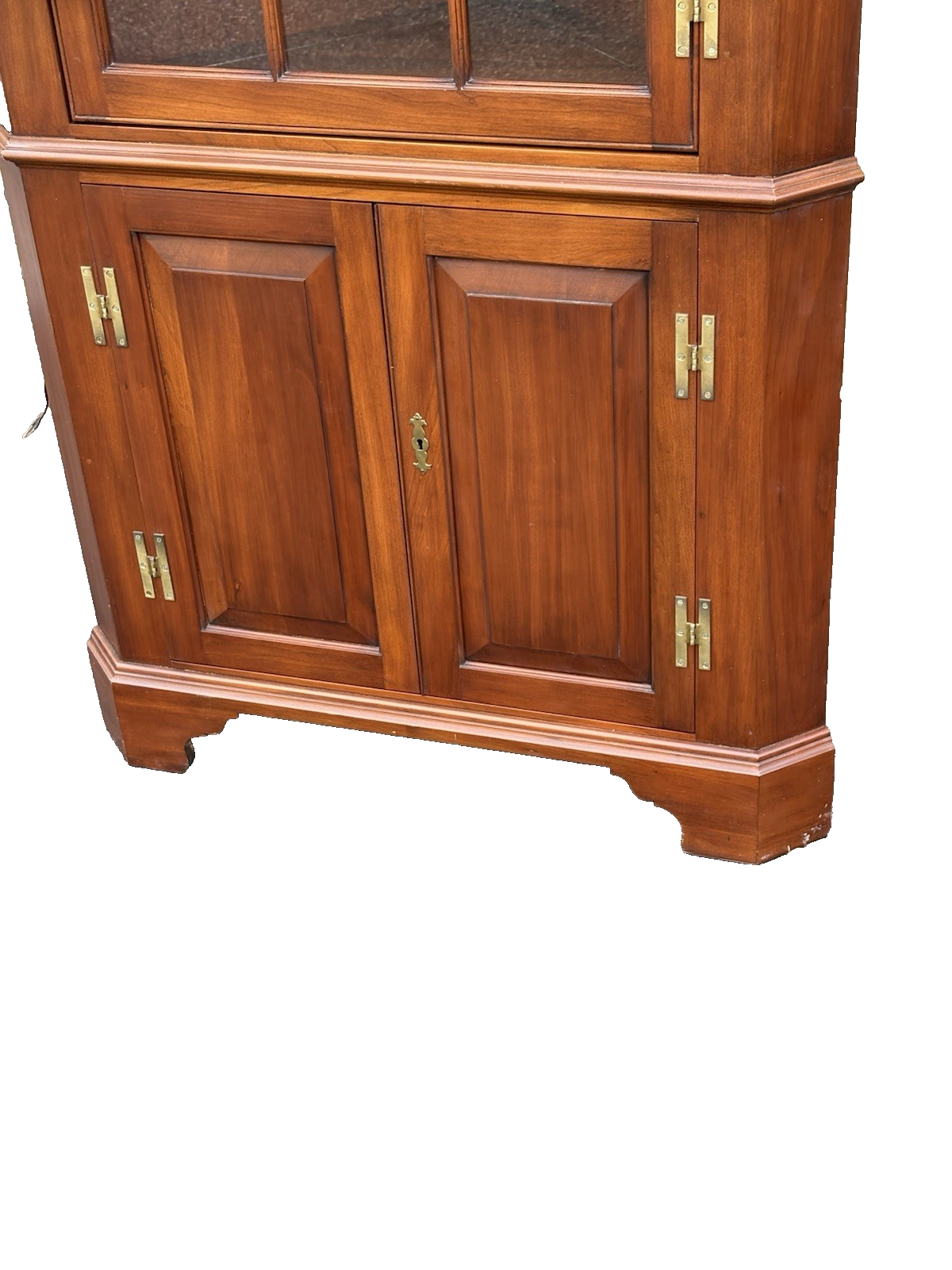 66652   Solid Cherry Henkel Harris Virginia Galleries Corner China Cabinet Curio