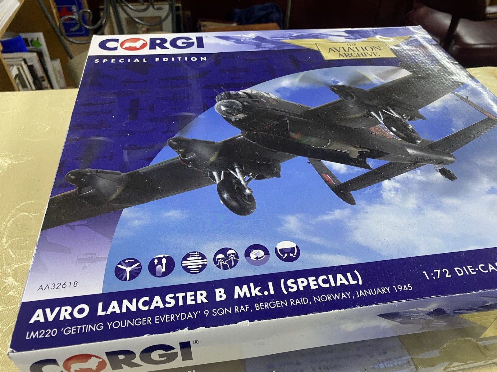 ES 210:   Diecast Airplane Plane AA32618