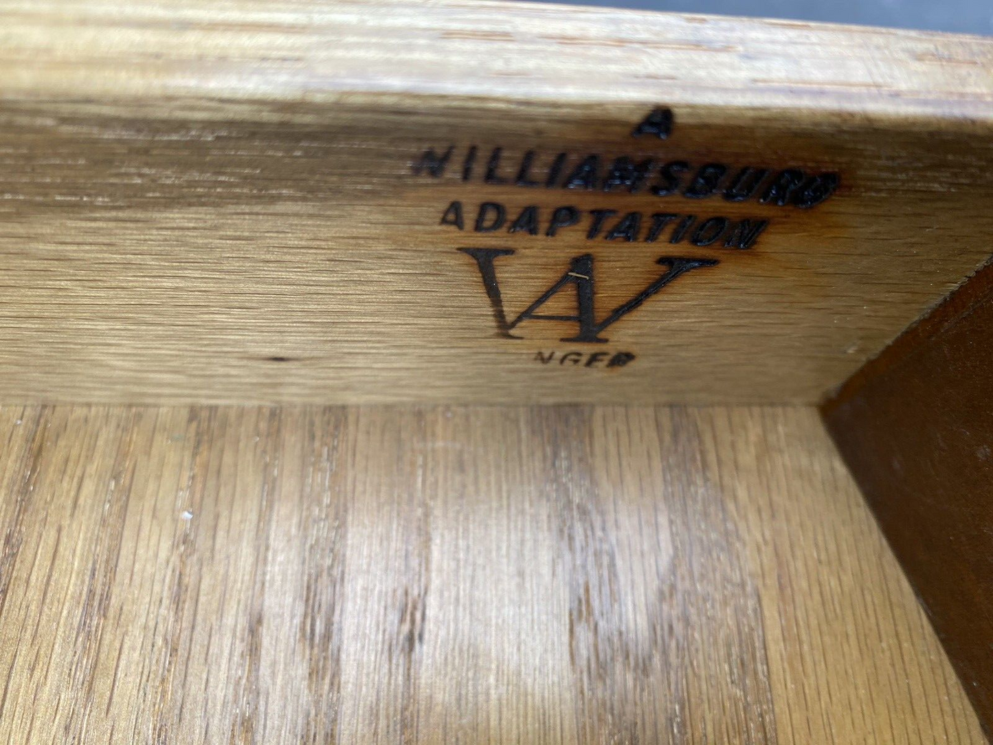 65838 WILLIAMSBURG ADAPTATION KITTINGER Mahogany  Dropleaf  Lamp Table Stand