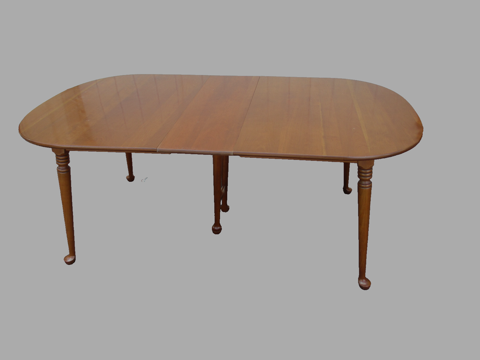 64226   Thomasville Cherry Dining Table w/ leaf  +  6 Chair s