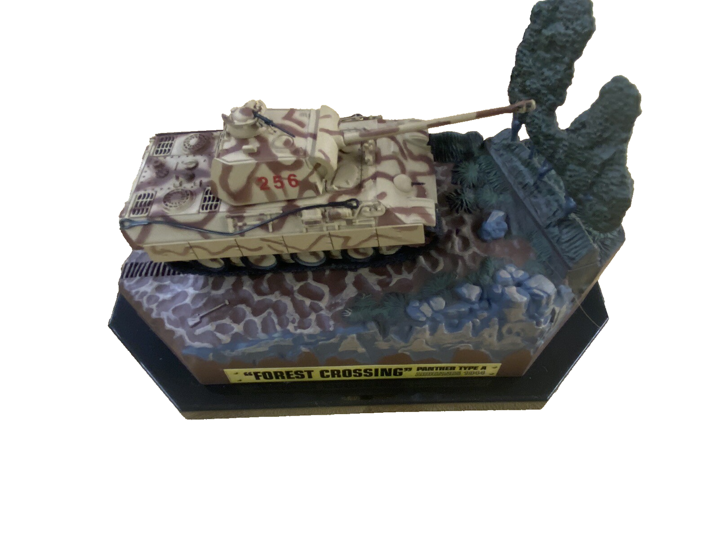 ES 49 :     2 Matchbox  FOREST CROSSING PANTHER  AND TYPE A  Military Tanks