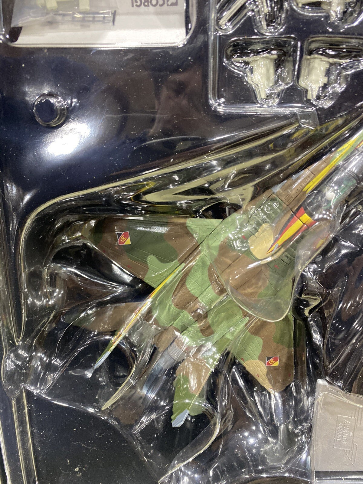 ES 207 :   Corgi AA37501 MIG 29 FULCRUM AEAST GERMANY VLadimir KOMAROW 1990