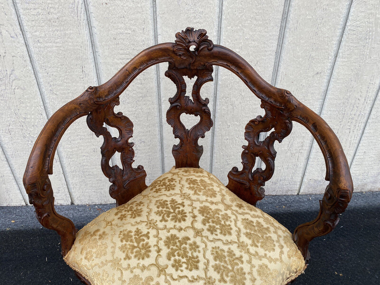 66207   Fancy Hand Carved Mahogany Corner Chair Northwind Lion   Faces VERY RARE