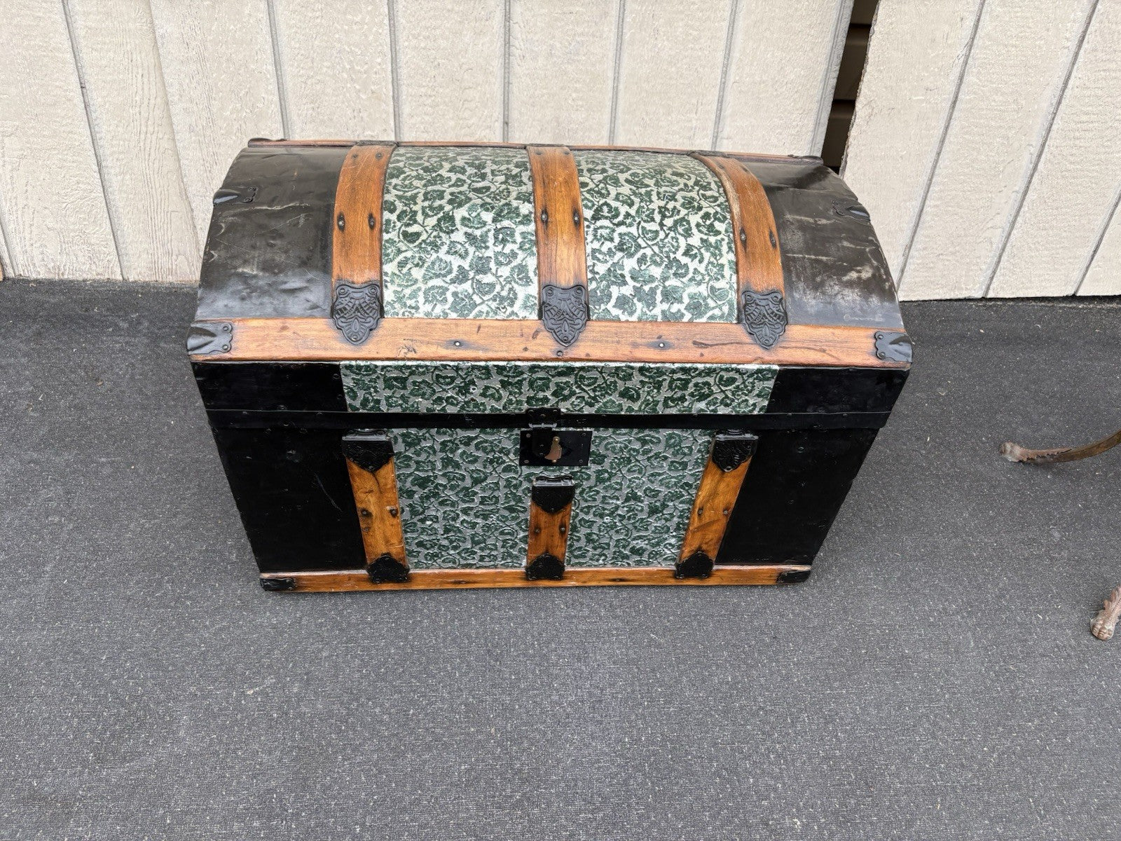 66818 Antique Dome Top Restored Trunk with Tray