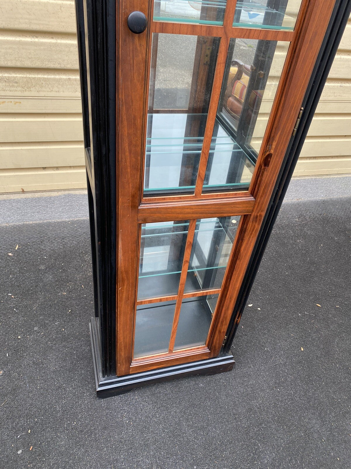 65788  Modern PULASKI Furniture Curio Cabinet Display Case