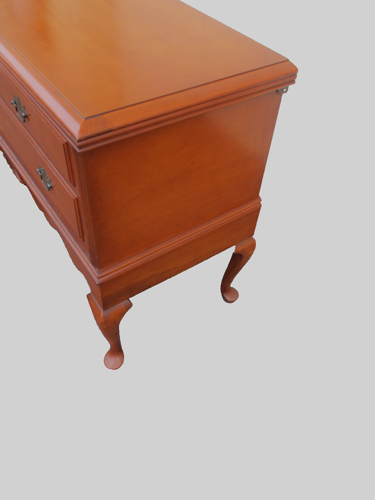 64354 Maple Queen Anne Cedar Lined Blanket Chest