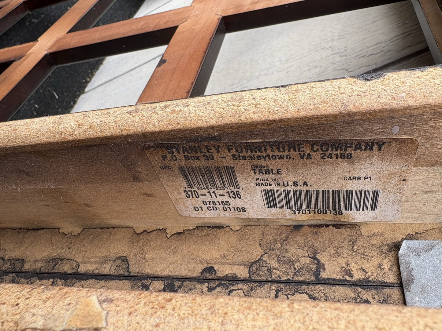 64258     Large Stanley  Modern  DINING Table w/ 2 leafs + table pads 110" Long