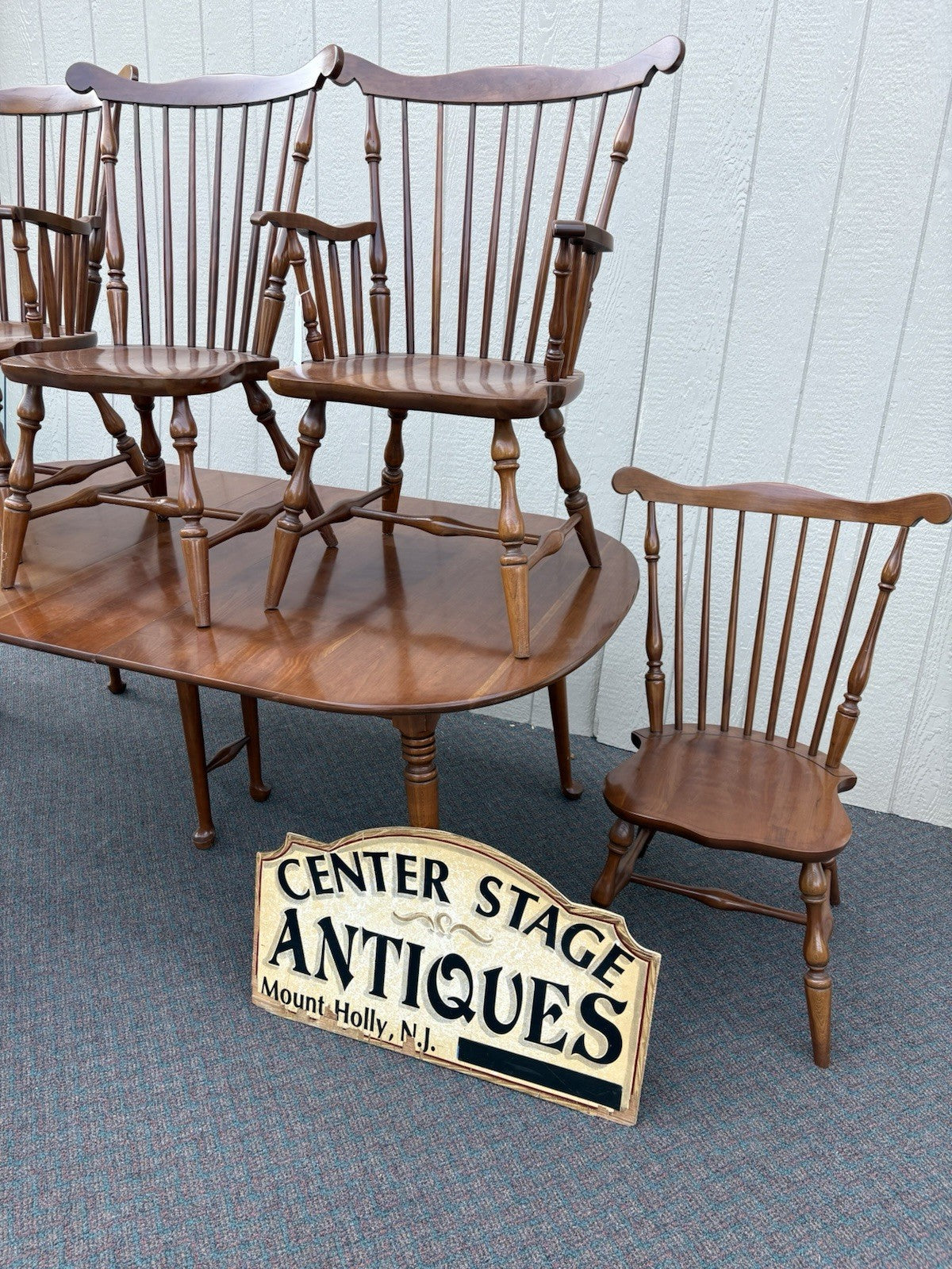 64226   Thomasville Cherry Dining Table w/ leaf  +  6 Chair s