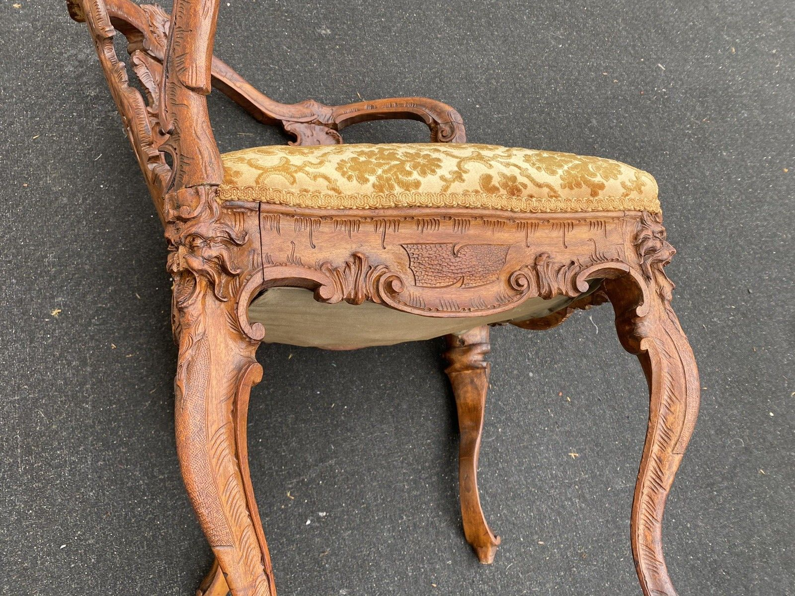 66207   Fancy Hand Carved Mahogany Corner Chair Northwind Lion   Faces VERY RARE