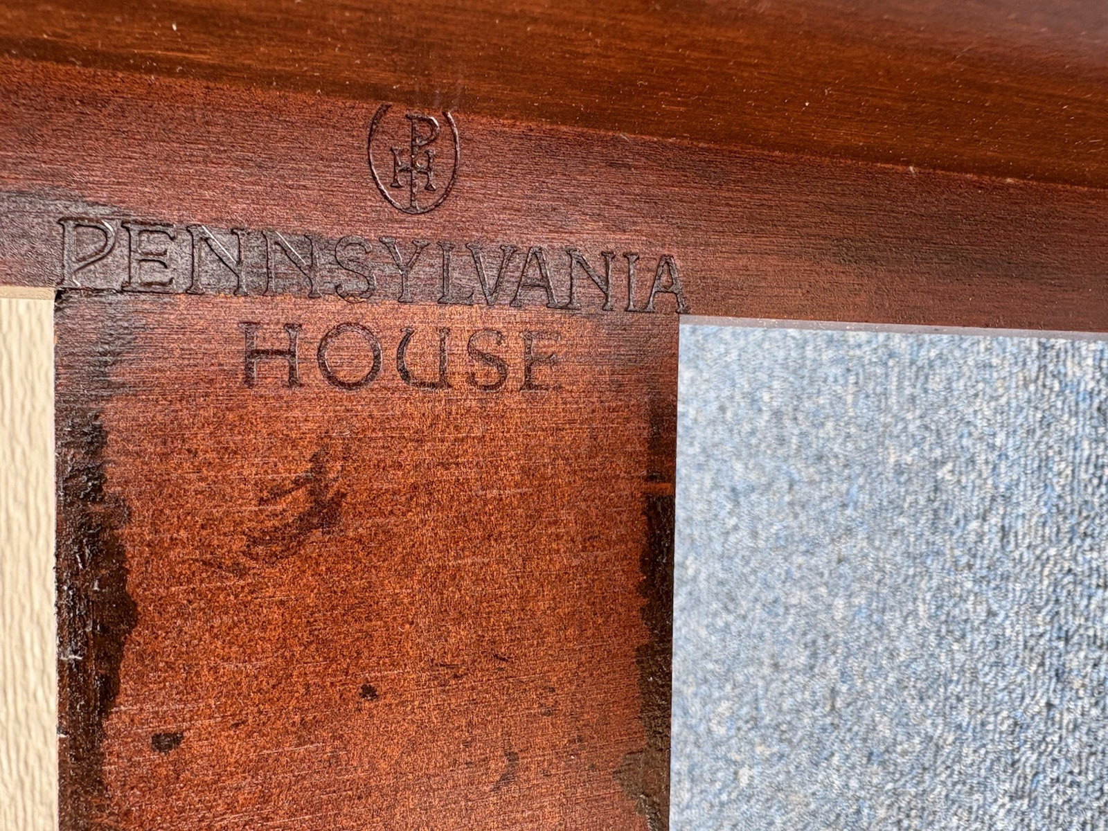 62020 PENNSYLVANIA HOUSE  Cherry Glass Top Queen Anne Coffee Table