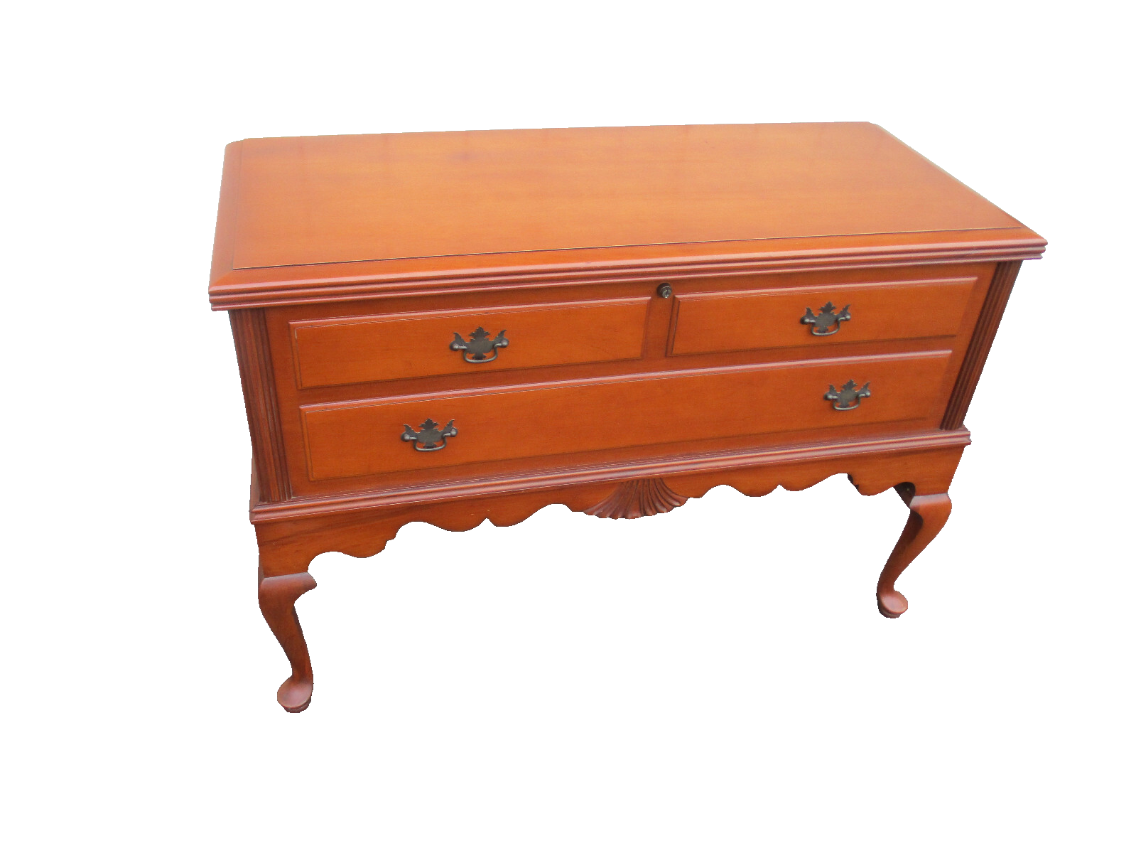 64354 Maple Queen Anne Cedar Lined Blanket Chest