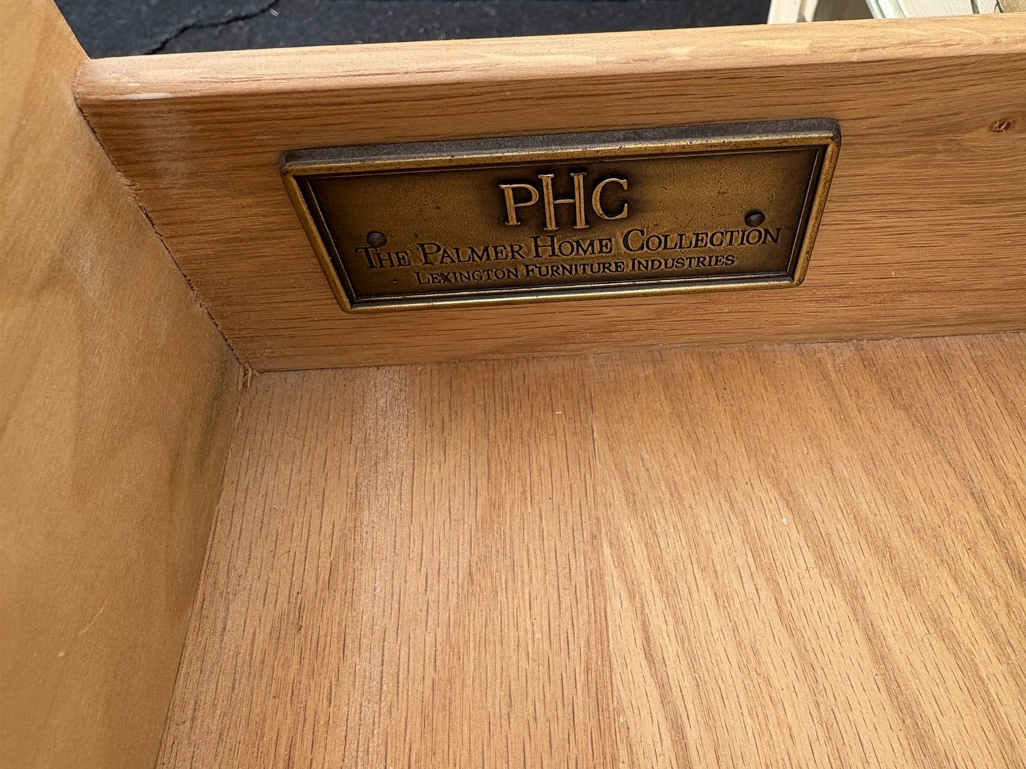 66690 Lexington Furniture  PALMER HOME COLLECTION  Curio China Cabinet Decorator