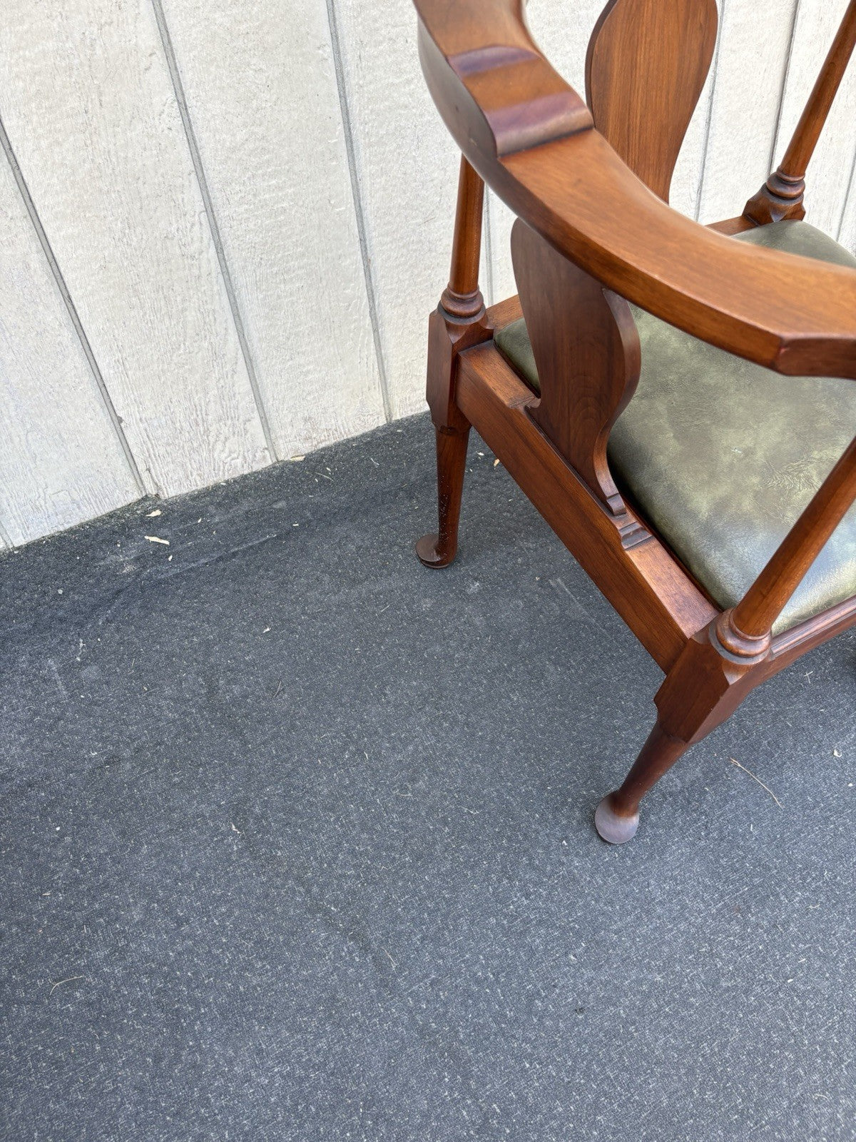 66888  HENKEL HARRIS VIRGINIA GALLERIES Solid Black Cherry Corner Chair