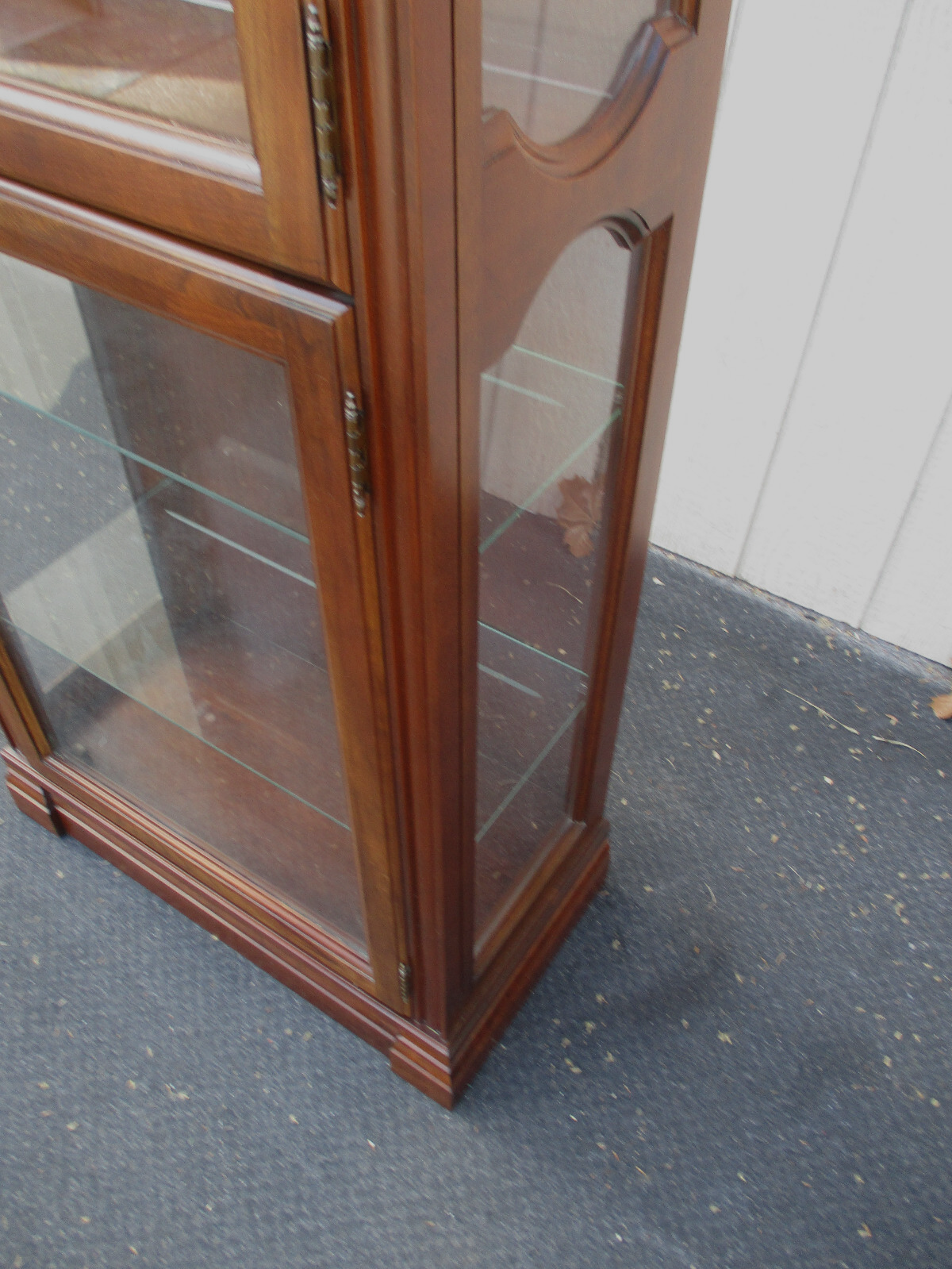 64173  Cherry Curio China Cabinet Etergie JASPER Furniture