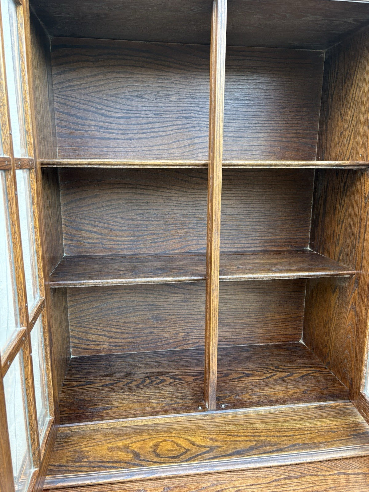 67133 FEUDAL Oak 2 Piece China Cabinet  Convex Glass in Doors