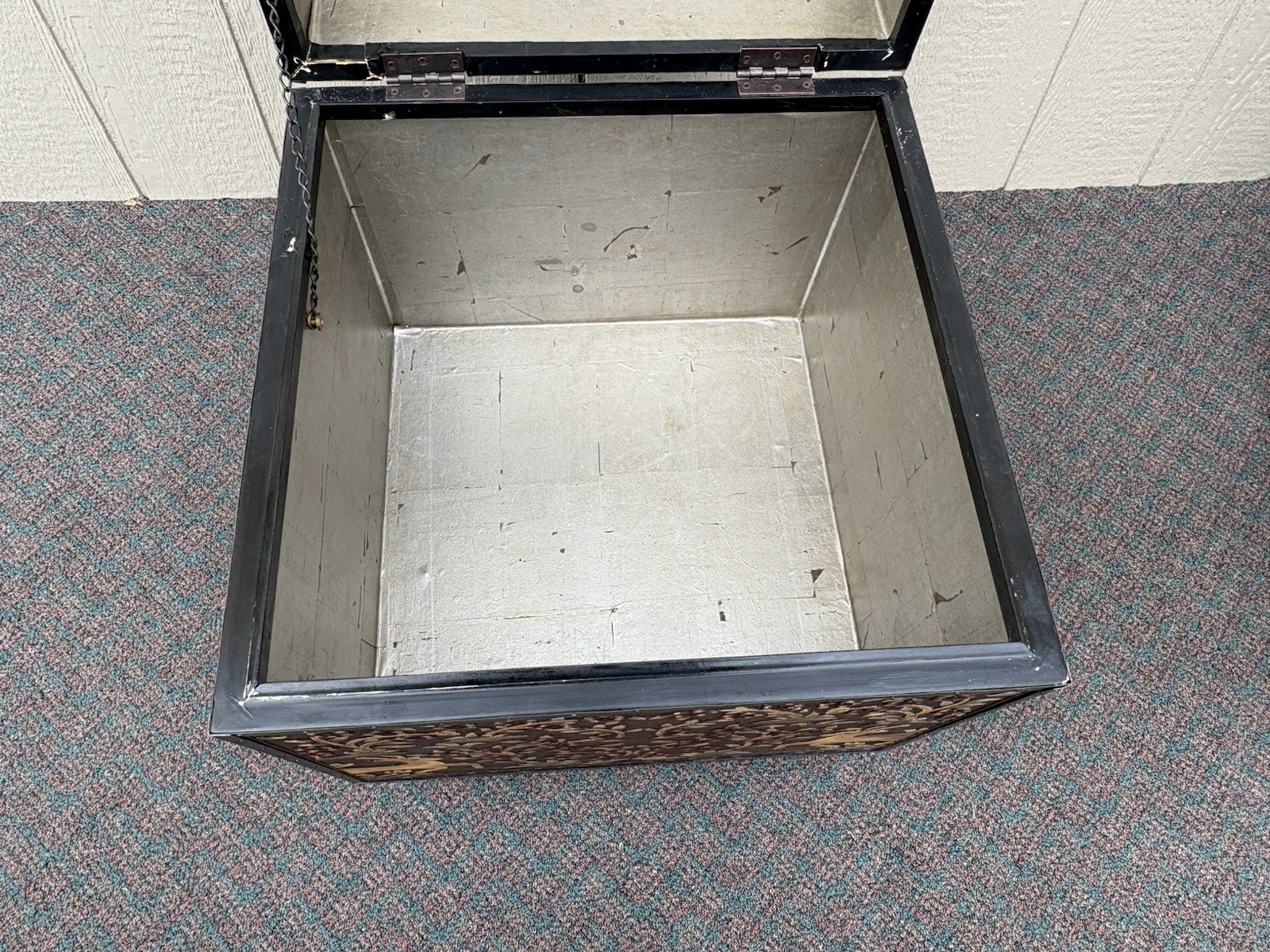 67174 Fancy Storage Trunk Cabinet with Bird Design