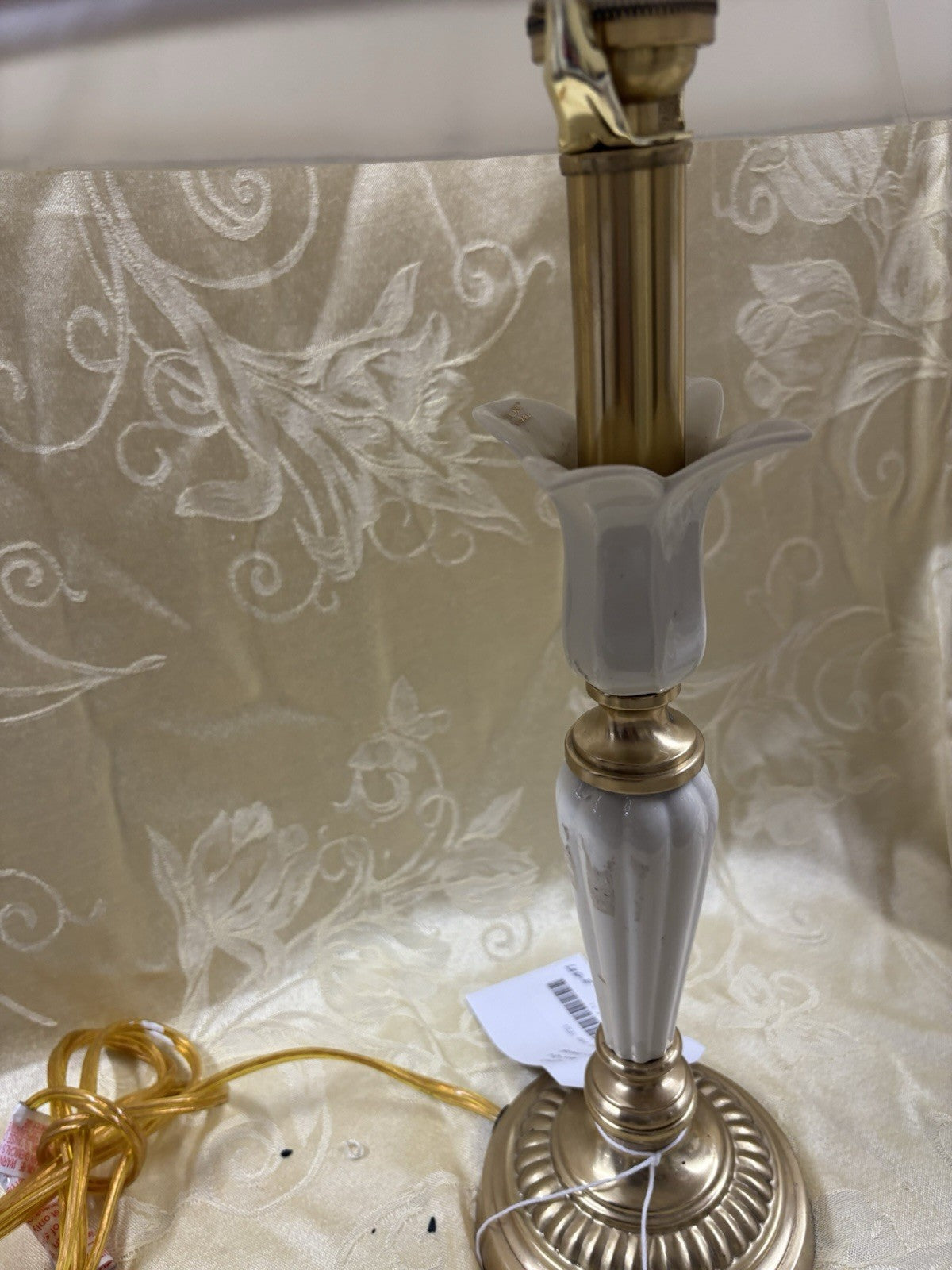 66558 Lenox Quoizel Table Lamp with Lenox Tag on shade