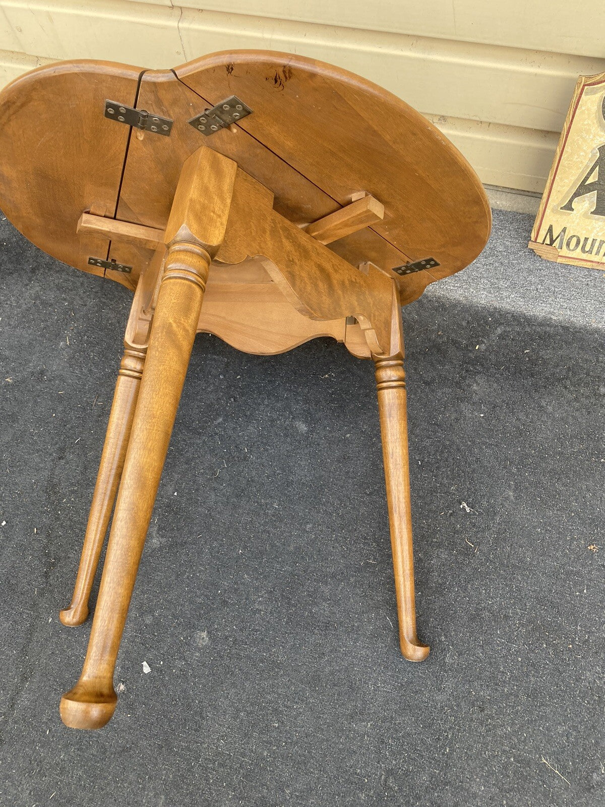 65793 ETHAN ALLEN Maple Dropside Lamp Table Stand