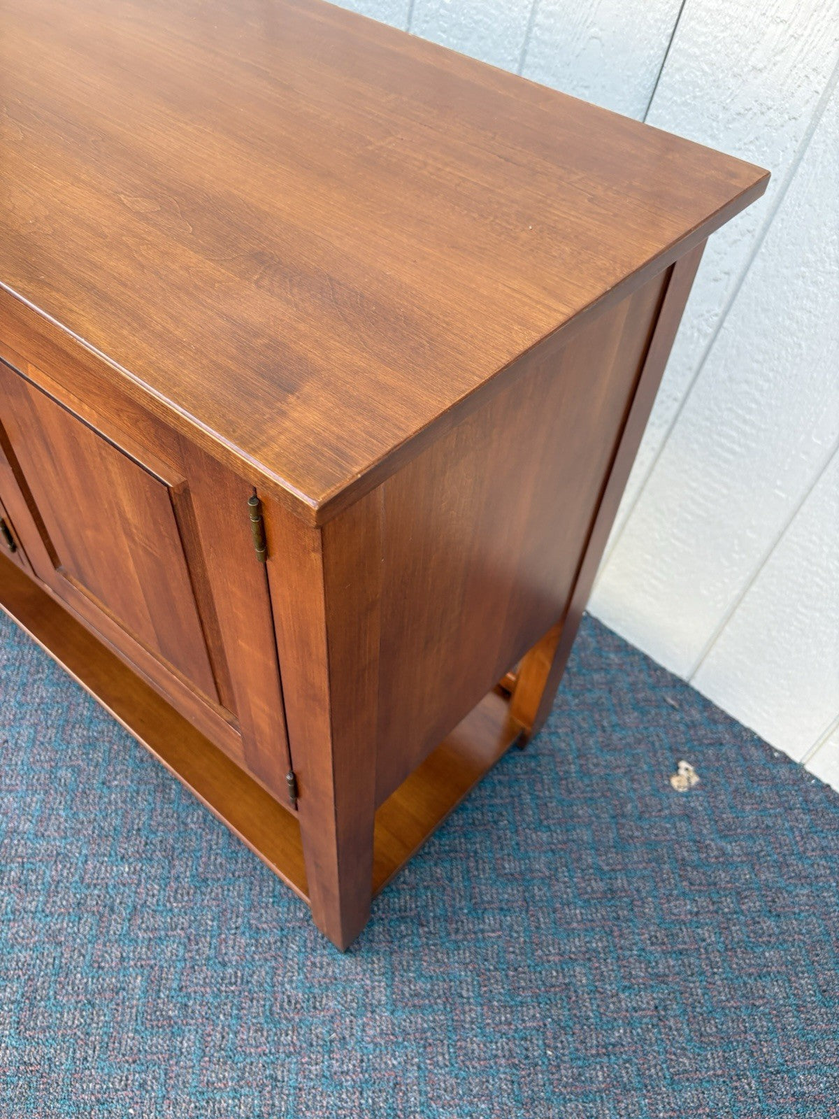 67103 Ethan Allen Maple Sideboard  Server Buffet Cabinet