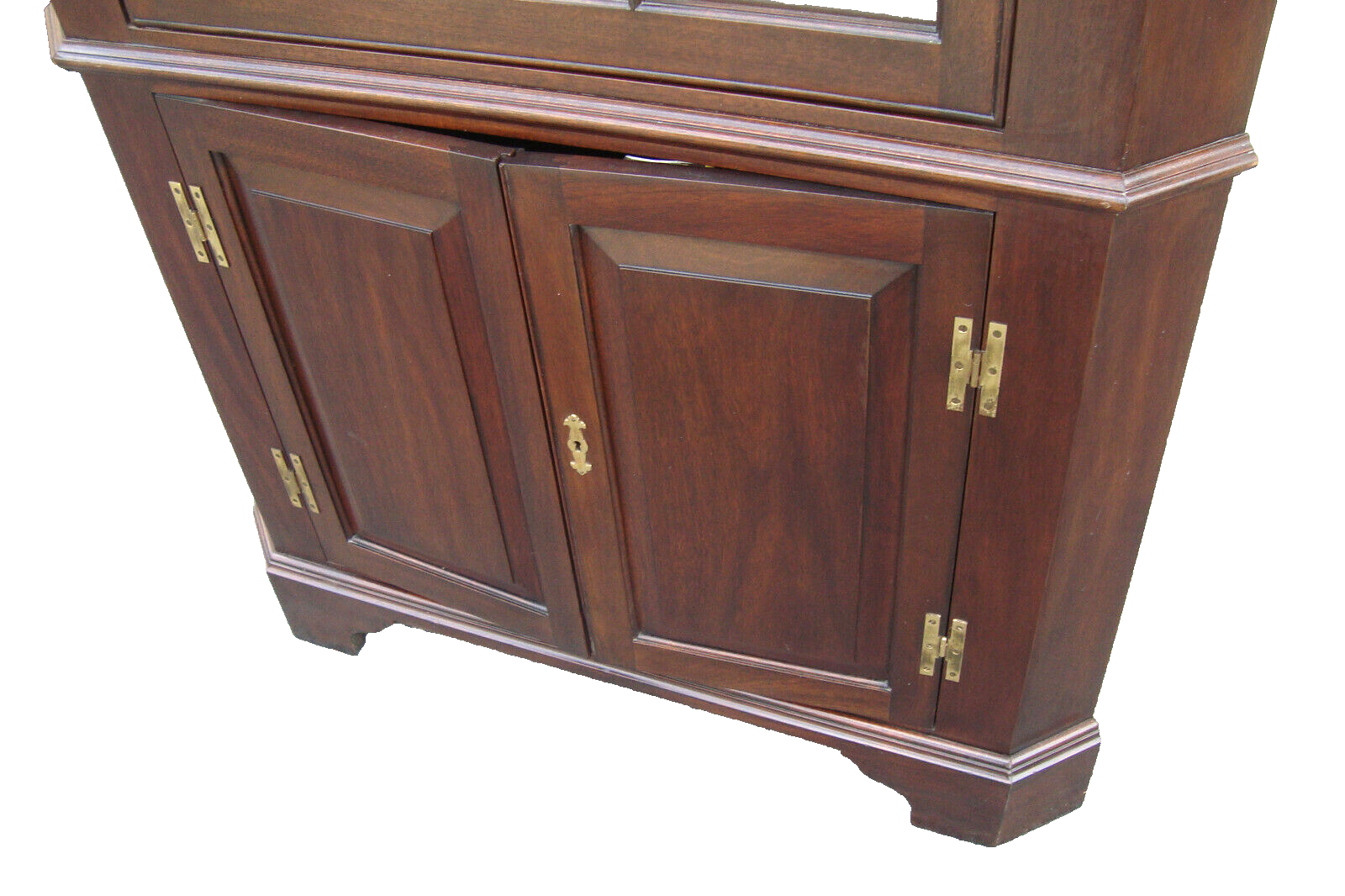 62139   HENKEL Harris Virginia Galleries  12 Pane Corner China Cabinet Curio