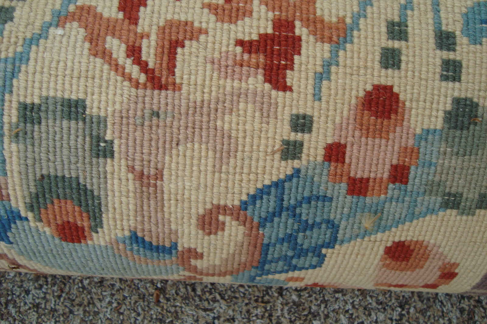 Rug 08:    Machine Made Wool Oriental Carpet RUG   SIZE  115 " x 73 " VANICE